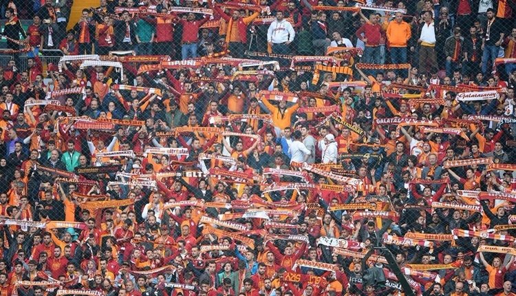 'Galatasaraylı taraftarlardan kombinelere hücum! İşte satılan rakam