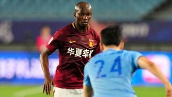 Mbia - 32 yaşında Orta saha