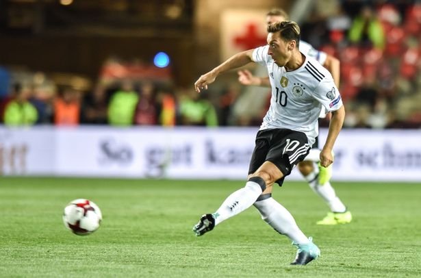 'Mesut Özil'in planı ortaya çıktı! Almanlar bırakıyor dedi ama...