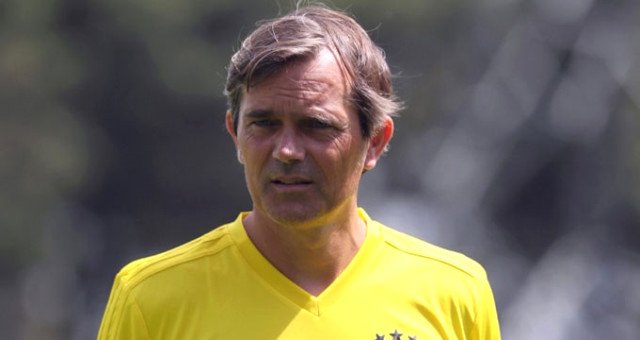 'Phillip Cocu'dan sürpriz karar! Yeni kadrosuna ilk o ismi yazdı
