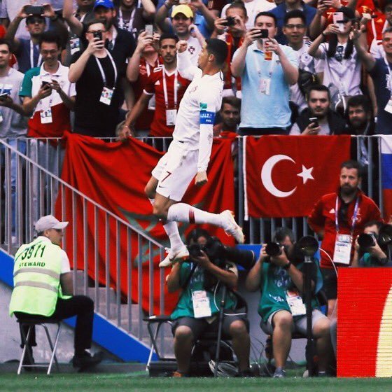 <h2>Portekiz - Fas maçında Türk bayrağı</h2>