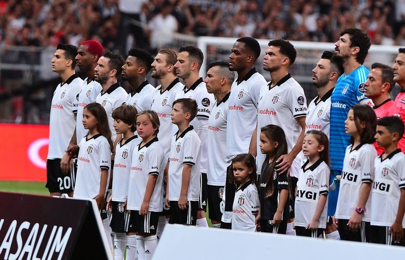 ' Beşiktaş'ın eski yıldızı Çin'de gündem oldu!