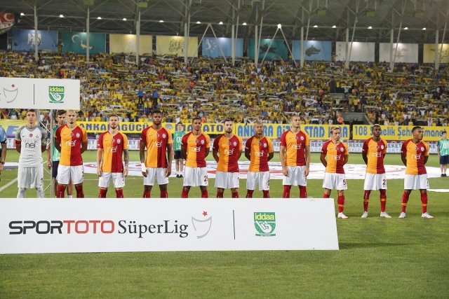 ' Galatasaray'dan 3 isim için flaş karar! 