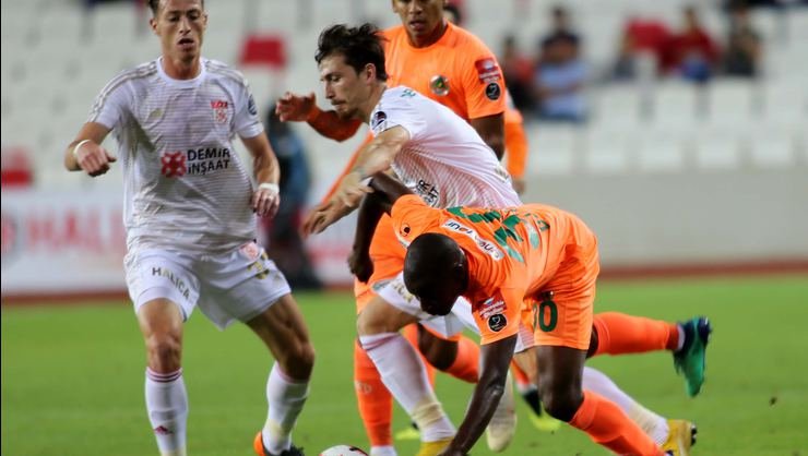 'Alanyaspor'dan Fenerbahçe ve Galatasaray'a yılın transfer çalımı