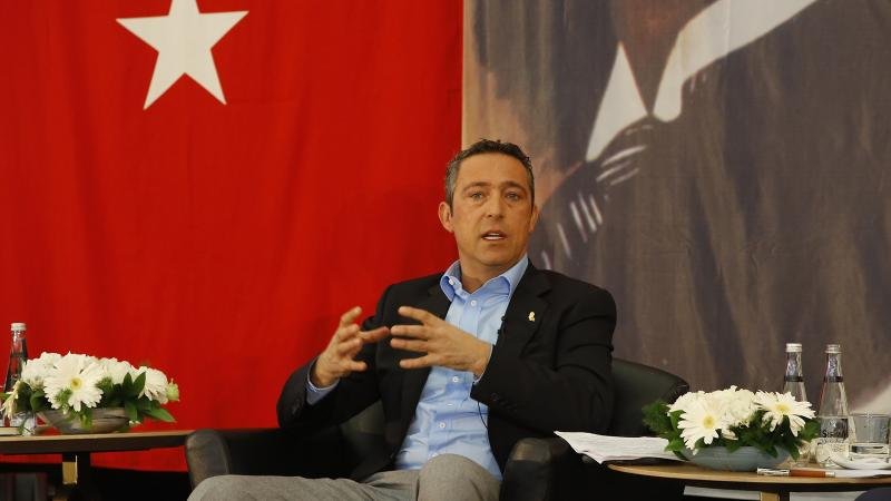 'Ali Koç'u hiç böyle görmediniz! Dikkat çeken an