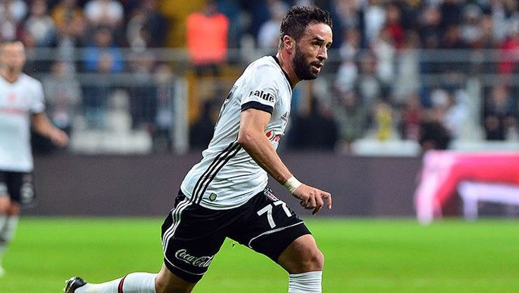 'Beşiktaş'ta Gökhan Gönül'ün yerine bedavaya sağ bek