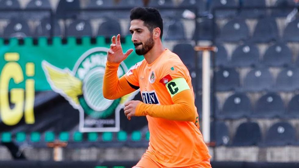 'Emre Akbaba'dan ilk gol Beşiktaş'a! İdmanda bayılınca Fransa'ya...