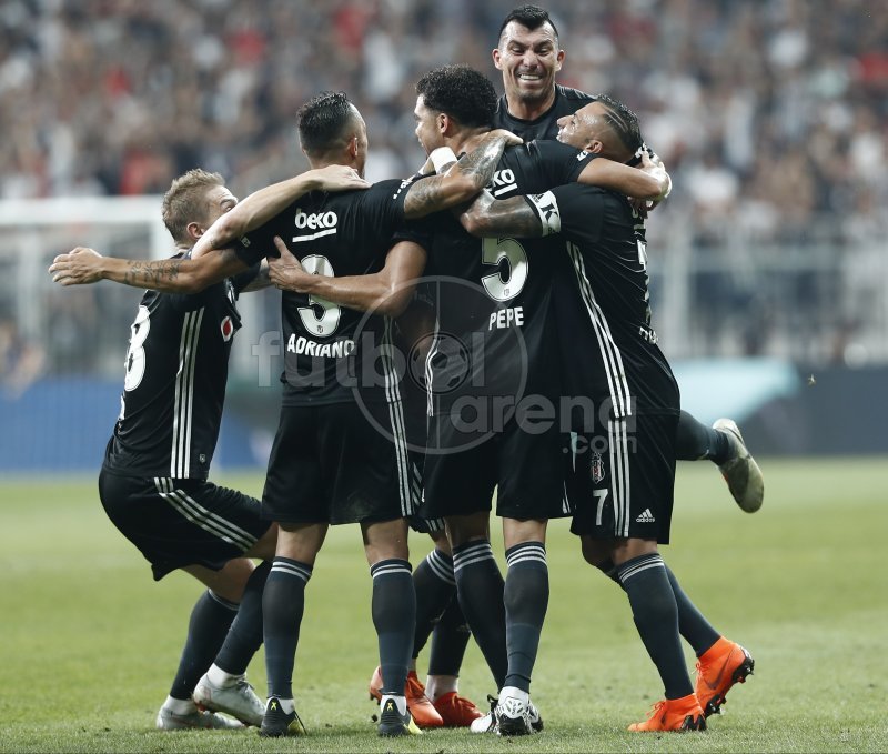 'Eski Fenerbahçeli futbolcu Beşiktaş taraftarına hayran kaldı 