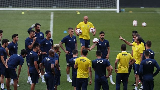 'Fenerbahçe'de 1 ayrılık daha! Bugün açıklanıyor...