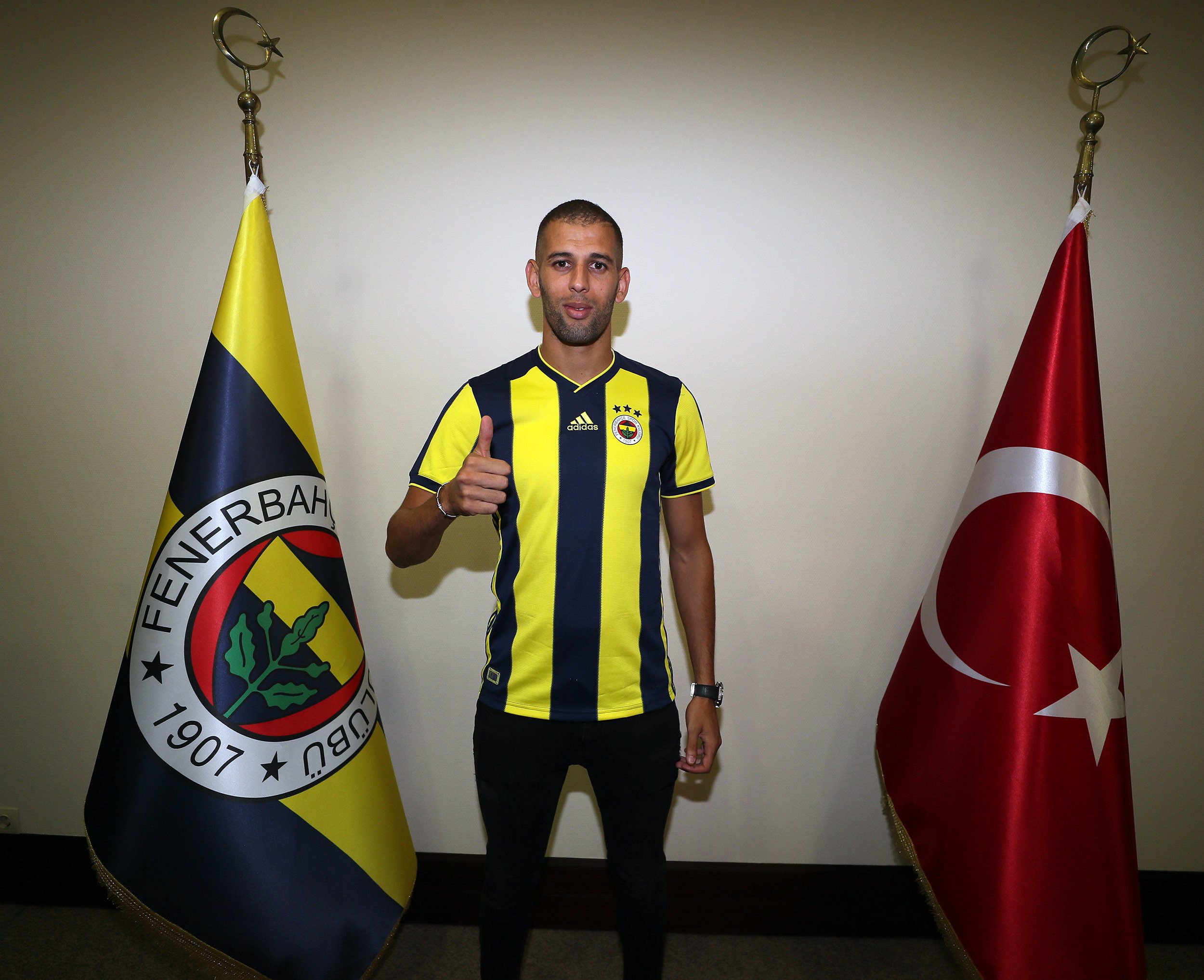 'Fenerbahçe'de Slimani için 2 yolcu! Yollar ayrılıyor