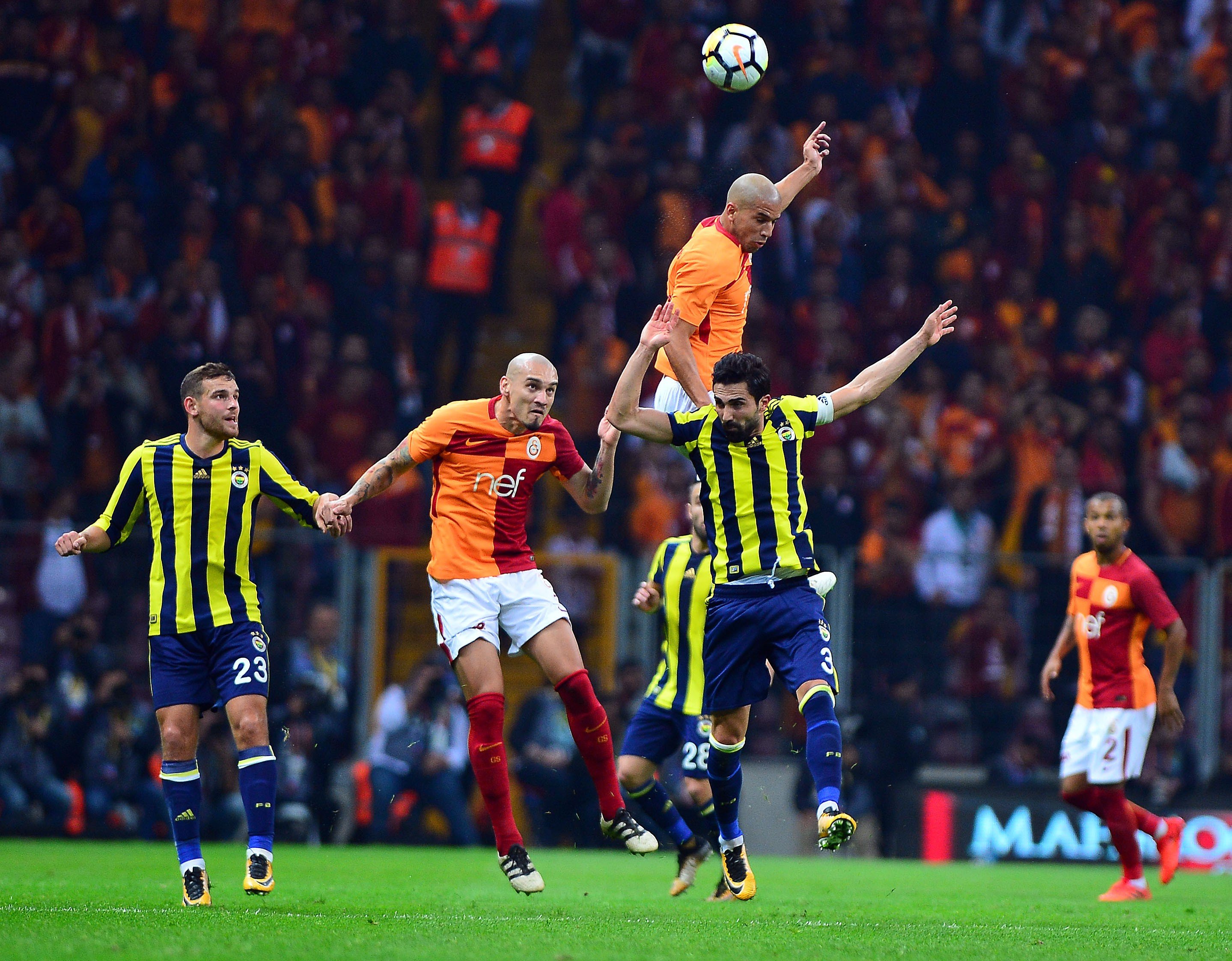 'Fenerbahçe'nin yıldızı Galatasaray'a haber gönderdi! 