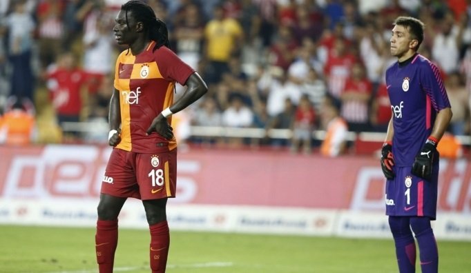 'Galatasaray'da şok kavga! Gomis ile Muslera...