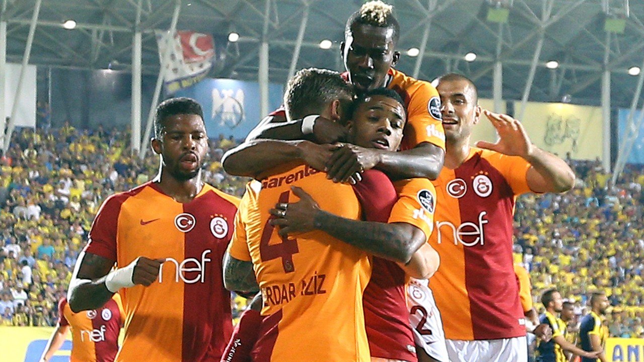 'Galatasaray'da transfer stratejisi değişti! Fenerbahçe elenince...