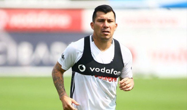 'Medel çıldırdı, hakemin üzerine yürüdü