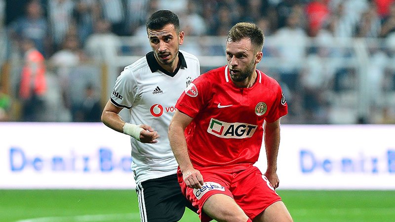 <h2>Sağ Bek - Ondrej Celustka / Antalyaspor</h2>