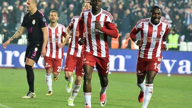 <h2>Sivasspor’dan son gün transferi! Fenerbahçe’den...</h2>