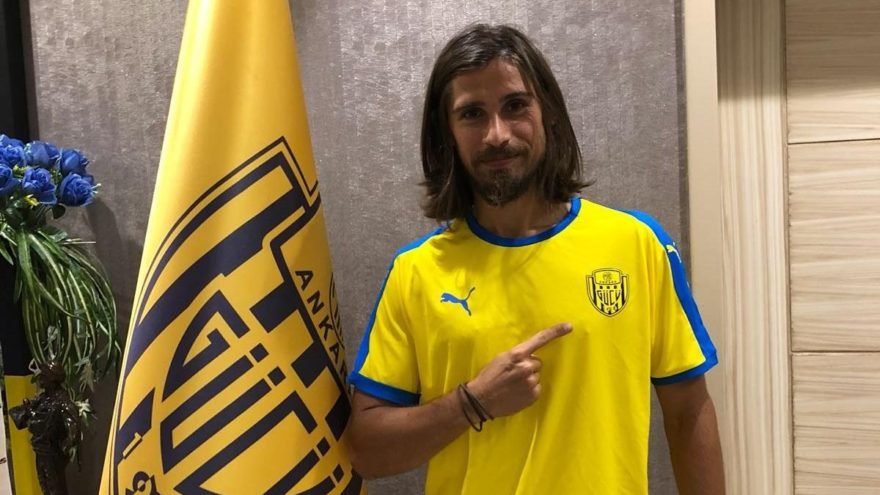 <h2>Sol Bek - Tiago Pinto / Ankaragücü</h2>
