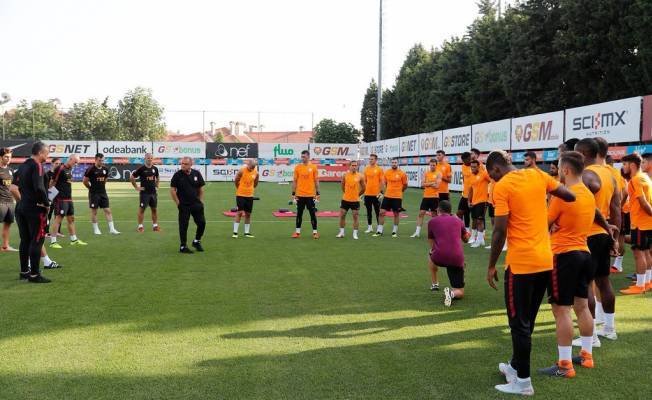 'Ve Fatih Terim sahneye onu çıkarıyo! Beklenen an geldi