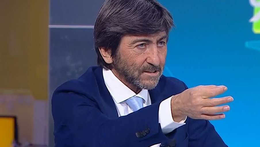 <h2>15 senedir aynı ceketi giyiyorsun zaten</h2>