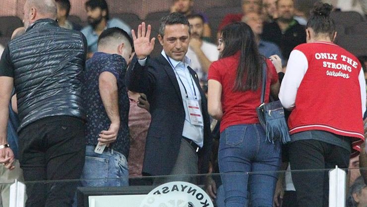 <h2>Ali Koç soyunma odasına gitti</h2>