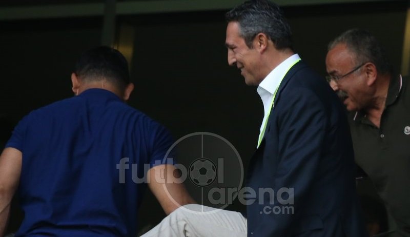 'Ali Koç'u tribünde şaşırtan an! Pankartı görünce...