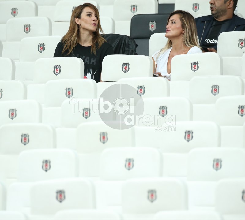 <h2>Beşiktaş - Sarpsborg maçında tribünde dikkat çeken görüntü</h2>