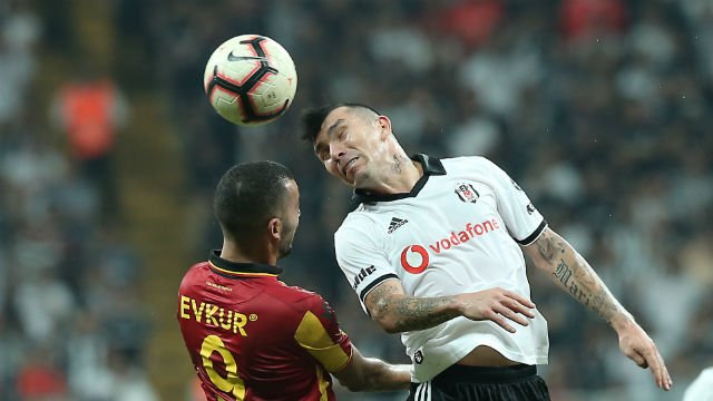 <h2>Beşiktaş - Yeni Malatyaspor Gary Medel’in gördüğü kırmızı kart</h2>