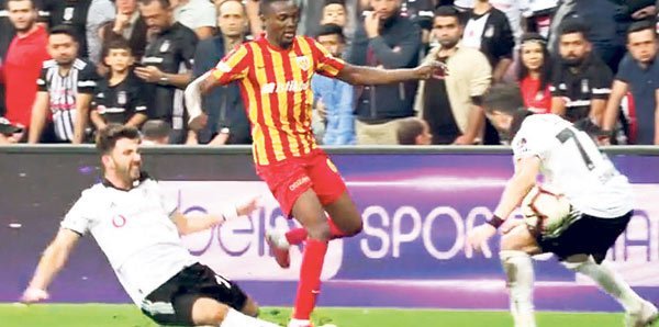 'Beşiktaş'ın golü öncesi tartışma yaratan pozisyon! İşte o detay