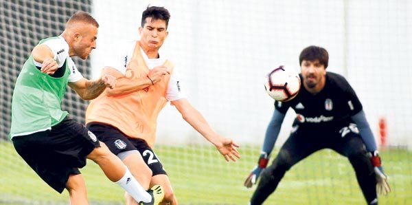 <h2>Beşiktaş’ın yeni sağ beki belli oldu! Gökhan’ın yerine...</h2>