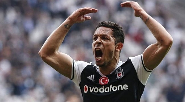 <h2>Beşiktaş’ta Adriano şoku! Flaş gelişme</h2>