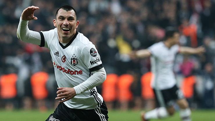 'Beşiktaş'ta Medel'in yerine kim oynayacak? İşte o isim