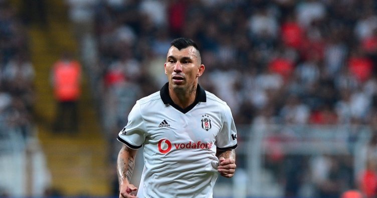 'Beşiktaş'ta Medel'in yerine oynayacak isim belli! Derbide sahada