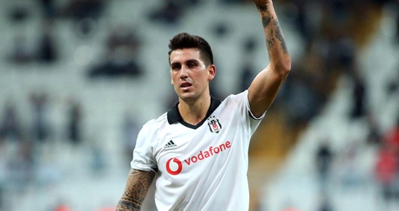 <h2>Enzo Roco sol bek içi bir adım önde!</h2>