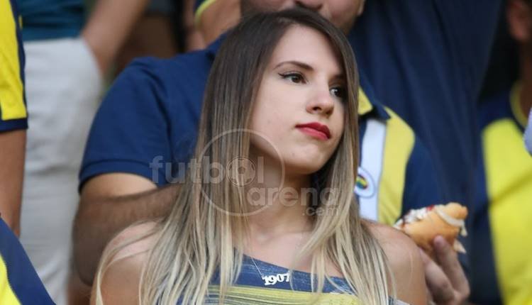 'Fenerbahçe - Kayserispor maçında tribünde dikkat çeken kare