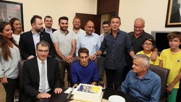 'Fenerbahçe'de beklenen haber geldi! Ayrılık resmen açıklandı