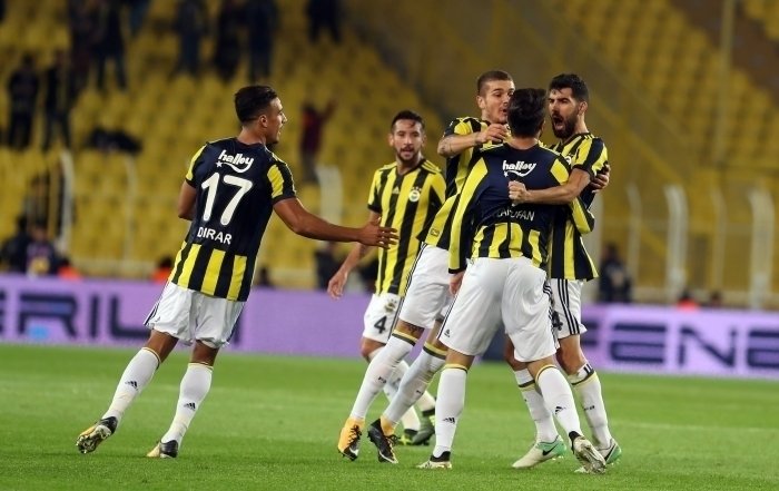 'Fenerbahçe'de büyük şok yaşanıyor! Yıldız futbolcu Almanya'ya gitti