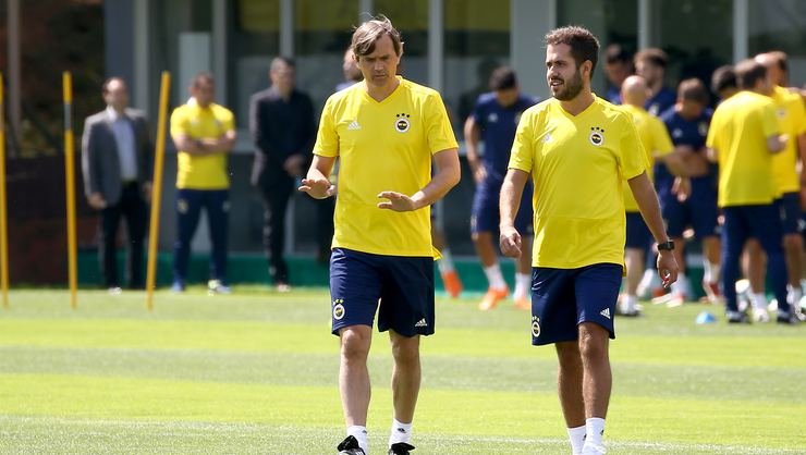 <h2>Fenerbahçe’de Cocu’dan futbolculara kritik uyarı! Bakın hedefi ne?</h2>