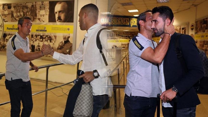 <h2>Fenerbahçe’de futbolcuları Ali Koç karşıladı</h2>