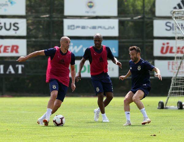 <h2>Fenerbahçe’de radikal karar! 7 oyuncuyla yollar ayrılıyor</h2>