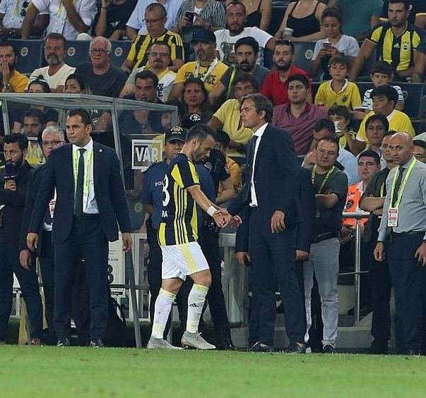 <h2>Fenerbahçeli yıldız gemileri yaktı!</h2>