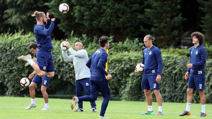 <h2>Fenerbahçe’nin 11’i tek mevki dışında netleşti</h2>