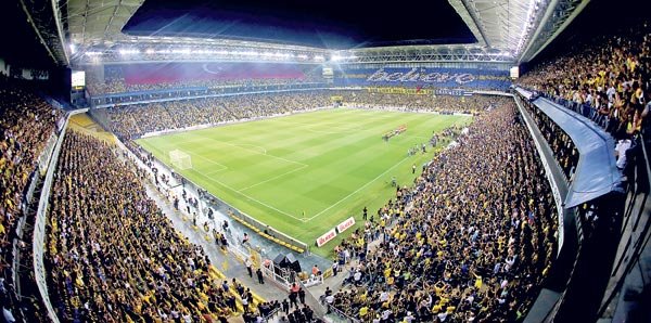 'Fenerbahçe'ye Nou Camp modeli! Beşiktaş derbisiyle başlıyor