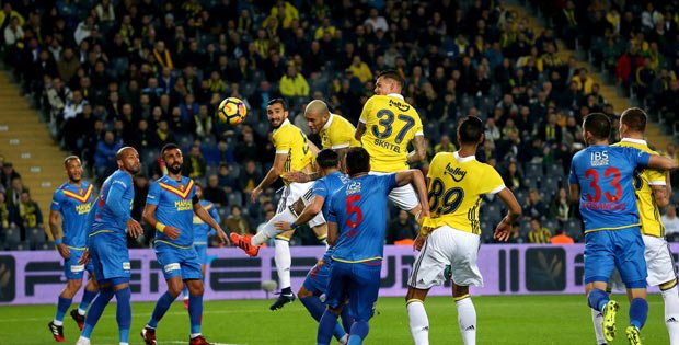 <h2>Flaş! Fenerbahçe’de ipleri koparan yıldız; Bana kulüp bul</h2>