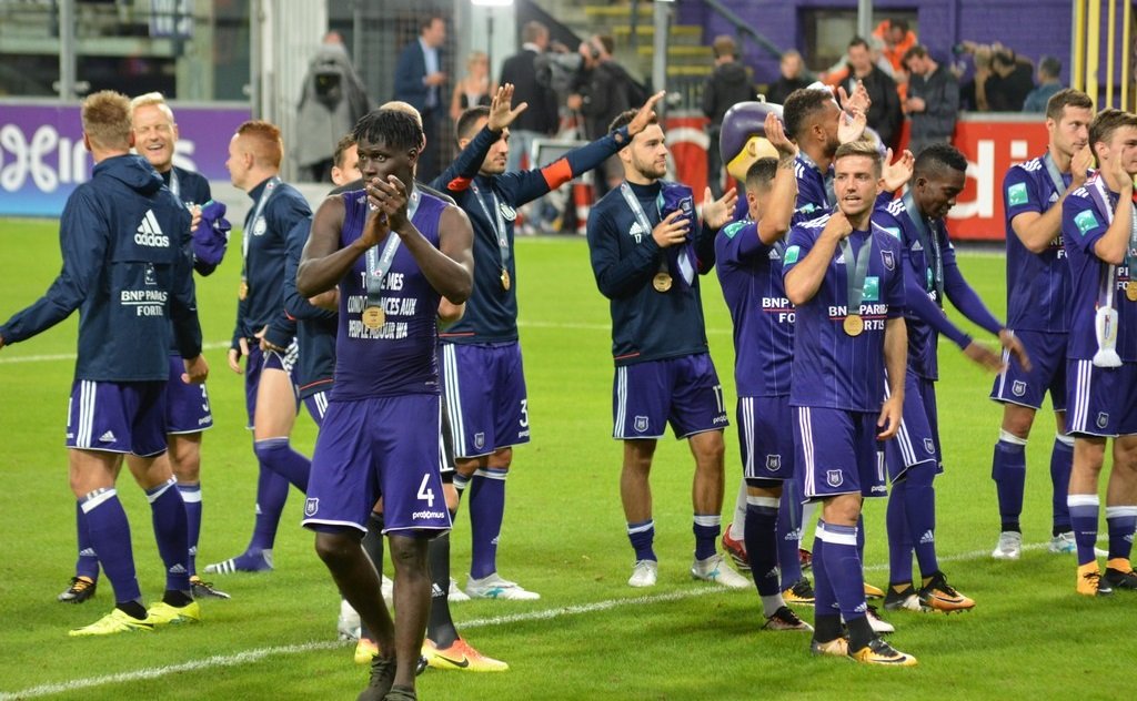 'Flaş! Fenerbahçe'nin rakibinde şok! Yıldız oyuncuya hapis cezası