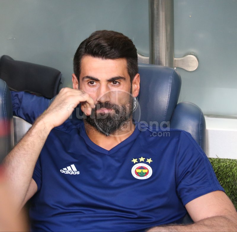 'FLAŞ! Kadıköy'de maç sonunda olay! Volkan Demirel sahaya girdi  