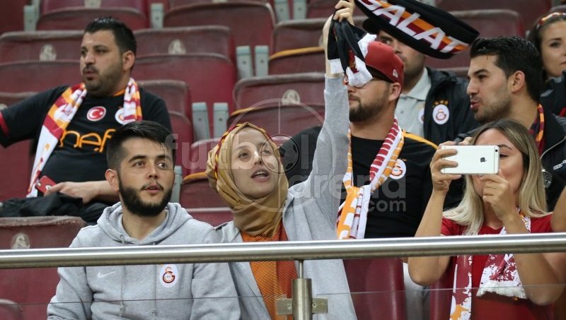 'Galatasaray - Kasımpaşa maçında tribünde dikkat çeken görüntü