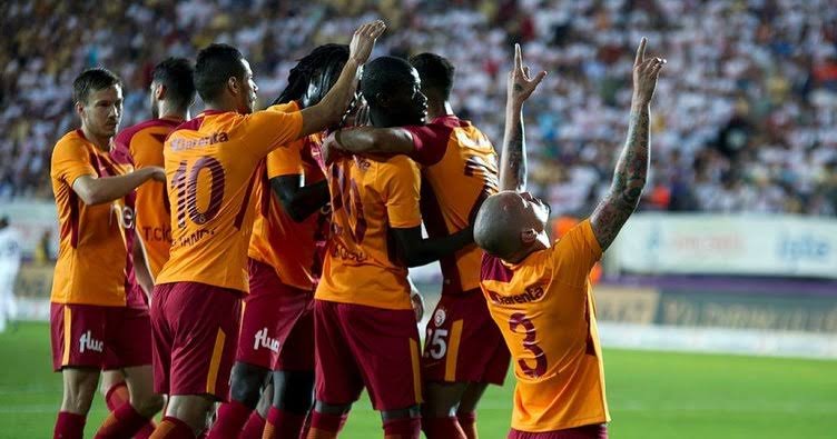 'Galatasaray taraftarı Schalke'yi şoke etti! Siteleri çöktü