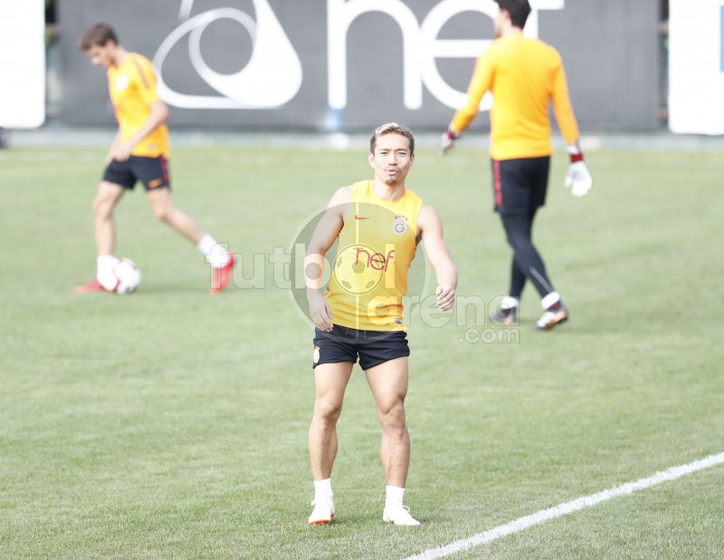 'Galatasaray'da antrenmanlar devam ediyor! Fatih Terim için pasta kesiliyor