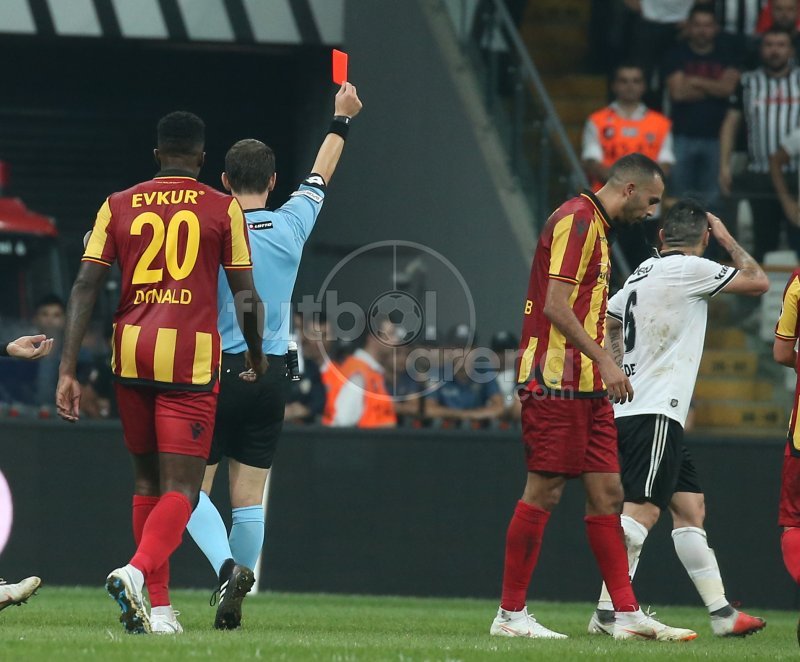 'Gary Medel'in kırmızı kartı için Deniz Çoban'dan flaş paylaşım