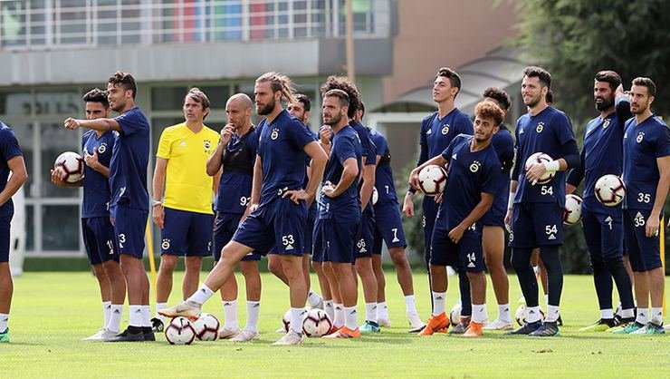 <h2>Gençlerden bir Eljif Elmas kaldı</h2>